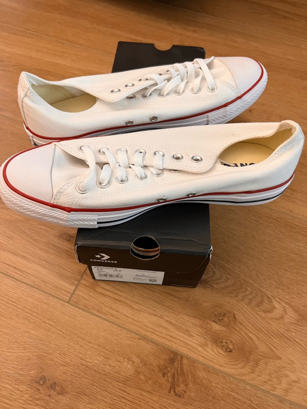NWT Converse White Low Top Canvas Sneakers